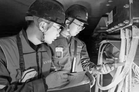 于黑暗处擎起万家灯火 图片由受访集体提供