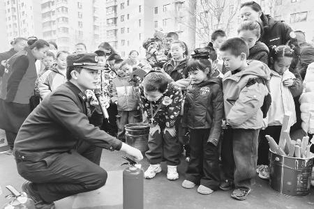 消防安全进社区 图片由主办方提供