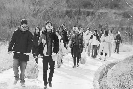 “生态环保+红色教育”增强青年志愿者责任感 图片由山西省中医院团委提供