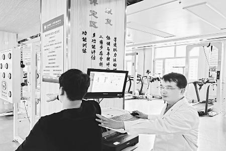 杨科用专业与责任为患者带来希望与健康 见习记者 路诗洁 摄