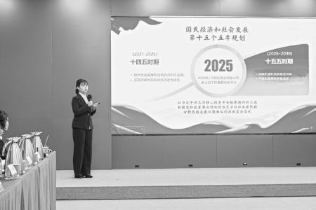 　　国网太原供电公司开展学习贯彻党的二十届四中全会精神“青马讲习团送教到基层”活动