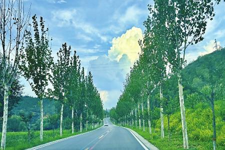 太行一号旅游公路 本报记者 任小芳 摄