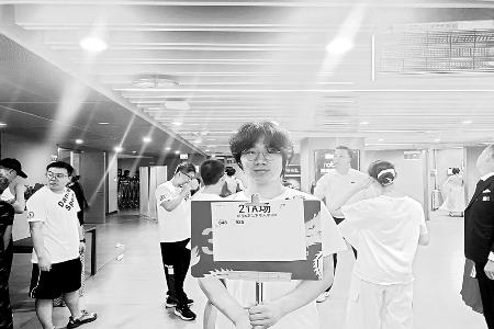 赠人玫瑰，手留余香。 图片由受访者提供