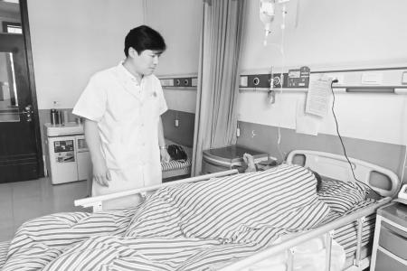 王瑞江以责任扛起医者使命 见习记者 路诗洁 摄