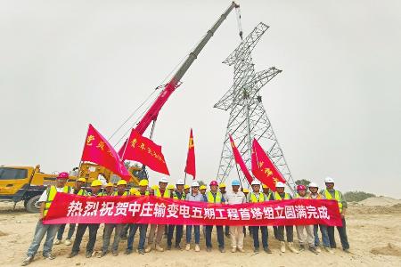 青年突击队在戈壁深处绽放青春之花 图片由受访集体提供
