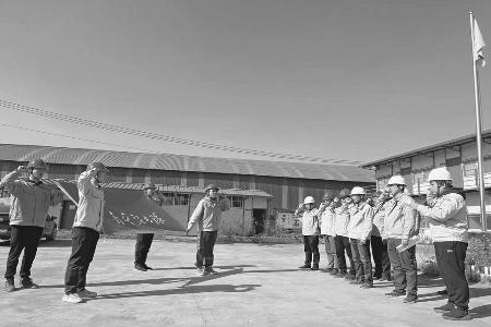 青春铸基石，匠心筑工程。 图片由受访集体提供