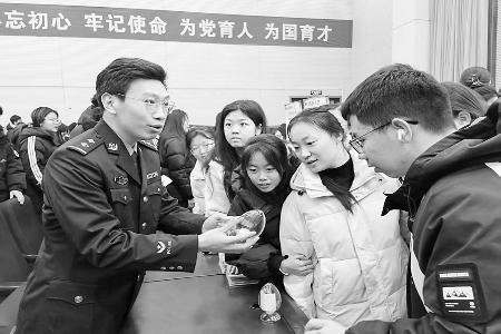 禁毒宣讲团走进学校