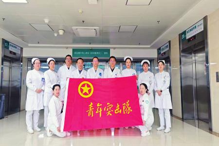 青年突击队为重症患者架起“重生”桥梁 图片由受访集体提供