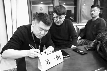 奋斗点亮青春,责任担当未来。