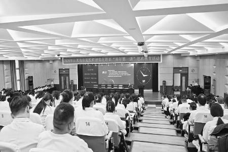 山西省住院医师进行规范化培训 图片由省卫健委提供