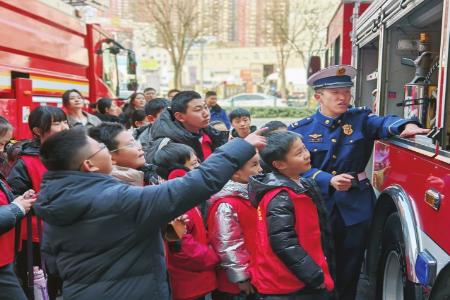 近距离观察消防战车