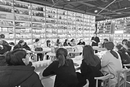 发挥职能，服务青少年。