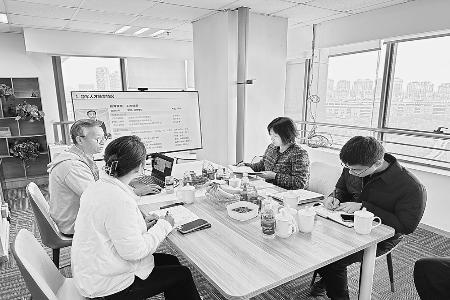 突破技术瓶颈，提高产品质量。 图片由受访单位提供