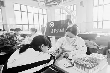 秉持医者初心，筑牢校园健康防线。 图片由受访集体提供