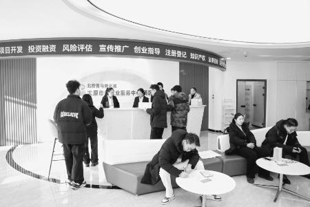 高效服务获点赞 通讯员 岳勇刚 摄