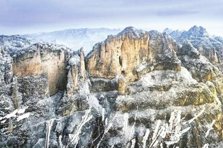 王莽岭冬季秘境七彩太行云上滑雪场　　本版图片除署名外均为资料图片