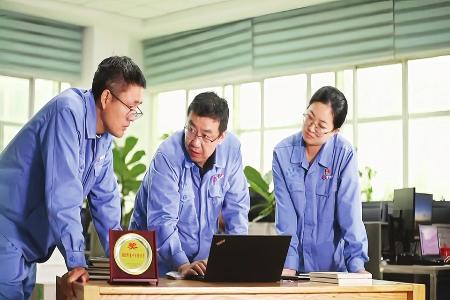 青年突击队将青春热血融入钢铁“智造”中 图片由太钢团委提供