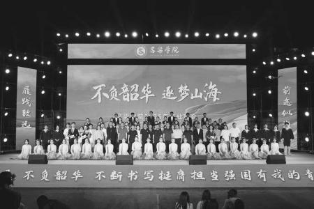 青年学子在火热实践中淬炼成才 本版图片均由吕梁学院提供