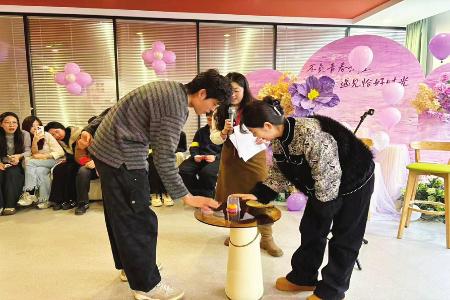 互动游戏中展现青春风采