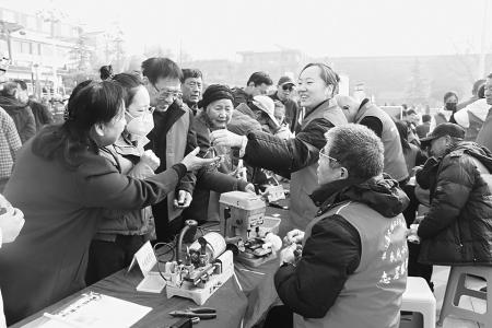 便民服务接地气 通讯员 李东兴 摄
