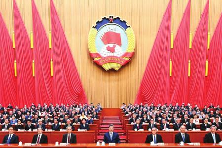 3月4日下午，中国人民政治协商会议第十四届全国委员会第四次会议在北京人民大会堂开幕。这是习近平、李强、赵乐际、蔡奇、丁薛祥、李希、韩正在主席台就座。 新华社记者 燕雁 摄