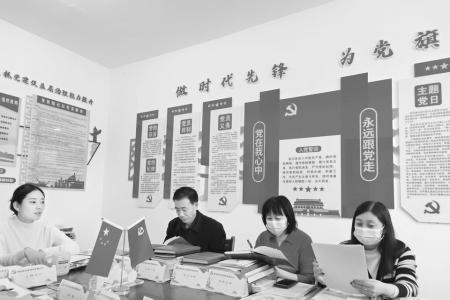 当好居民“贴心人” 图片由忻州市文明办提供