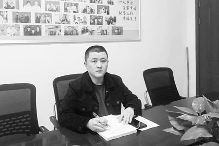 志愿服务聚微光 本报记者 孟存田 摄