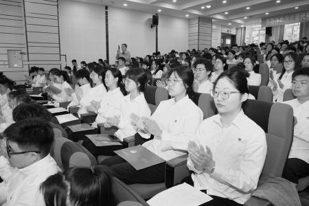 聚焦主责主业，以更坚定的信念引领青年、更扎实的服务凝聚青年、更广阔的舞台成就青年。本版图片均由长治医学院团委提供