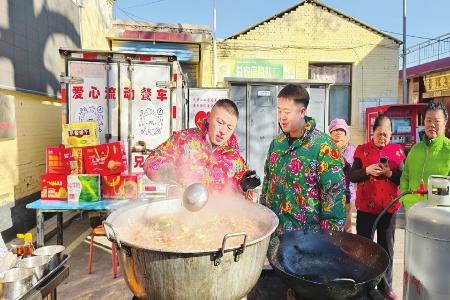一辆普通餐车载着温情与坚守 图片由受访者提供