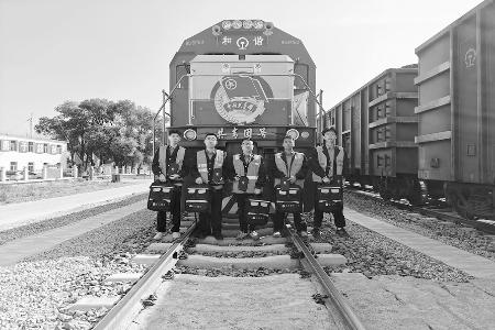 太铁青年用坚守与温情，绘就春运最温暖的底色。 本版图片均由中国铁路太原局集团公司团委提供