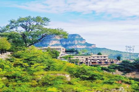 岳家寨村悬崖居