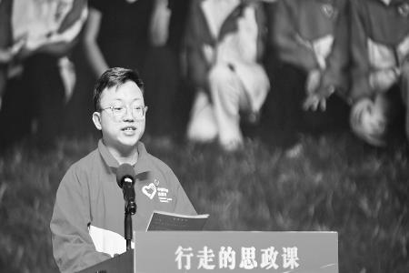 他让一群戈壁上的孩子看见了远方和未来 图片由受访者提供