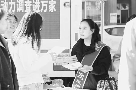 招聘现场火热 图片由太原市人社局提供