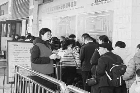 参加志愿服务，传递文明微光。 图片由受访者提供