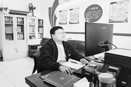 扎根基层，服务群众。 图片由受访者提供