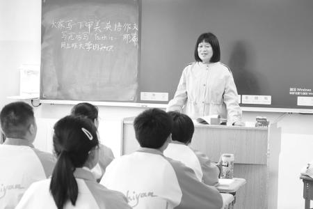 万千爱育桃李芬芳 本报记者 路诗洁 摄