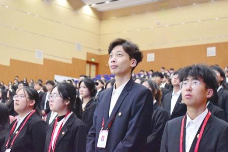 　　张宏量,晋中信息学院淬炼商学院·国际商学院市场营销专业(专升本)2303班学生,现就职于中国人民财产保险股份有限公司(PICC)临汾分公司综合部