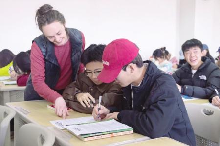 全国高校唯一的标准美式橄榄球场