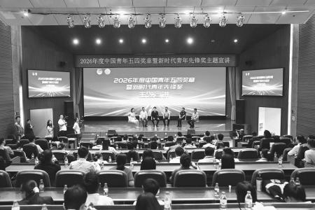 5名青年奋斗者深情讲述青春故事 本报记者 康乐 摄