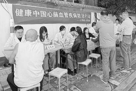 优质医疗服务送到居民家门口　图片由太原市青年路一社区提供