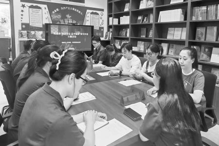 青年干部参加读书沙龙 图片由团阳曲县委提供