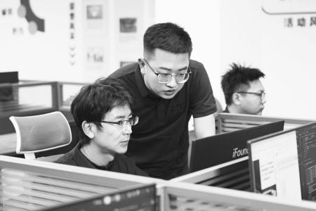 梁鹏豪把AI技术融入城市治理、民生服务与生态保护。
