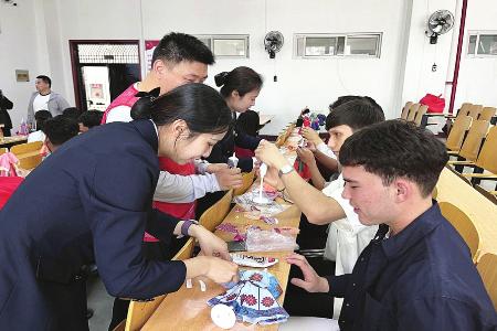流动博物馆走进校园 图片由太原市博物馆提供