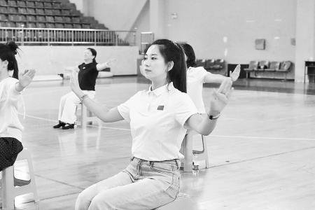 青年健康课堂里释放压力 图片由团古县县委提供