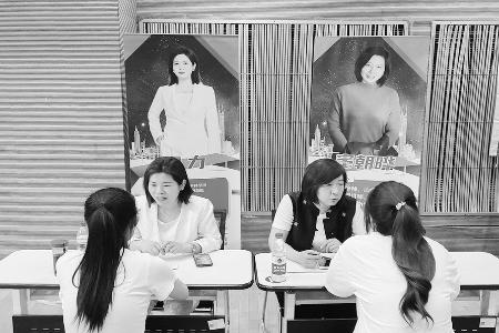 招聘现场火热 图片由太原市公共就业服务中心提供