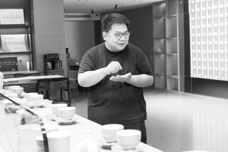 李亚敏让千年八义窑重燃光彩 本报记者 路诗洁 摄