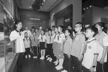 “红色耀三晋·薪火代代传”青年党员、学生团员、少先队员同上一堂“行走的思政课”活动举行。 图片由刘胜提供