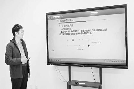 严谨治学，潜心育人。 图片由中北大学机械工程学院提供