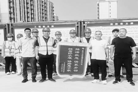 主动请缨赶赴受灾一线 图片由中铁十七局建筑公司团委提供