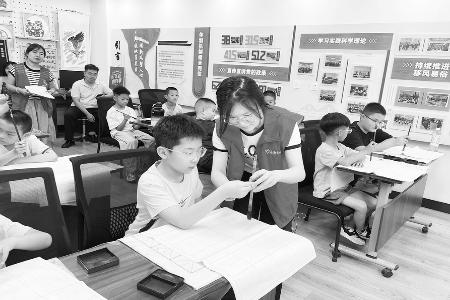 软笔书法课贴合青少年学习特点 图片由团太原市晋源区委提供